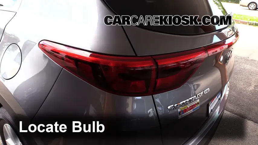 2017 Kia Sportage LX 2.4L 4 Cyl. Éclairage Feu stop (remplacer ampoule)